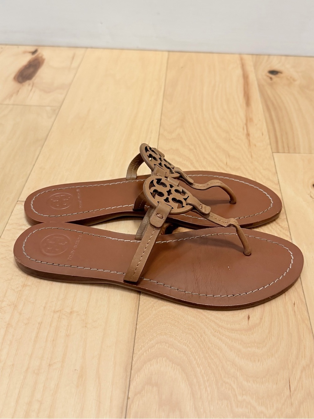 Tory Burch Women’s Gabriel Leather Slip On Thong Sandal Slide - Picture 3 of 7